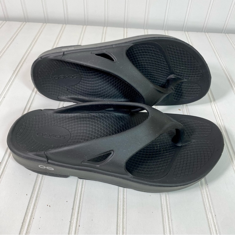 OOFOS  OOlala Luxe  Thong Flip Flops Women’s 8  Mens 6